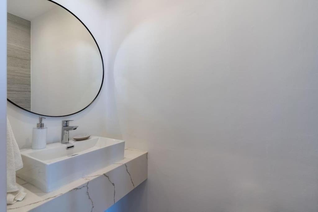 Thalassa 2-Bedroom Apartment In Larnaca Zewnętrze zdjęcie