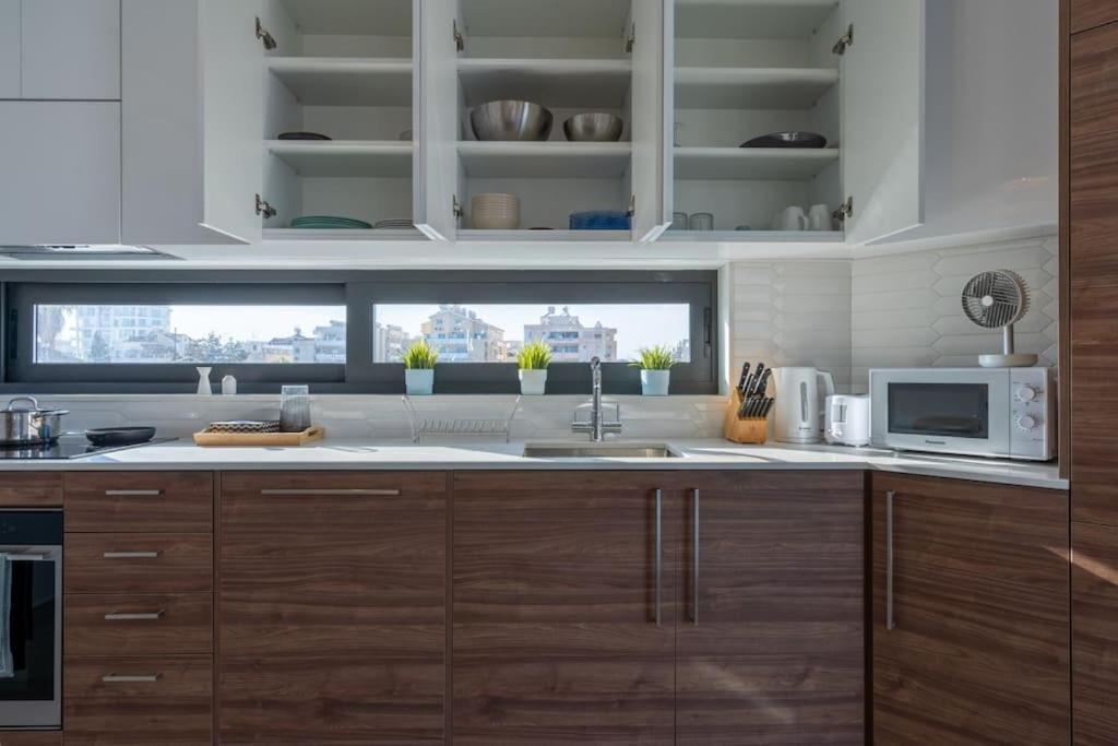 Thalassa 2-Bedroom Apartment In Larnaca Zewnętrze zdjęcie